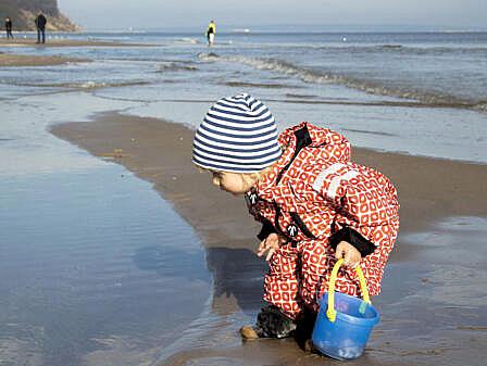 Kind am Strand - Familienurlaub an der Ostsee | Hotel Osteeland