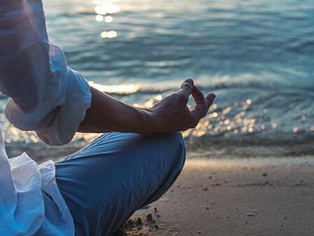 Meditieren am Strand